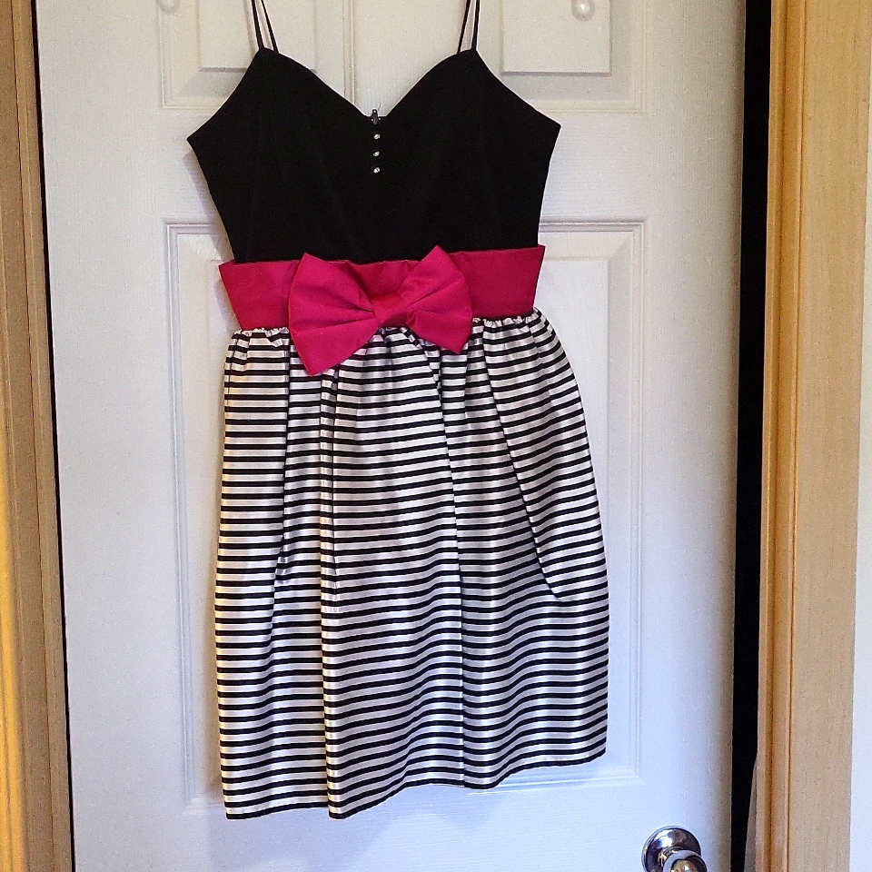 Beautiful Fancy Cocktail Dress BlackFushia StraplessSize 7 Brand By Choice